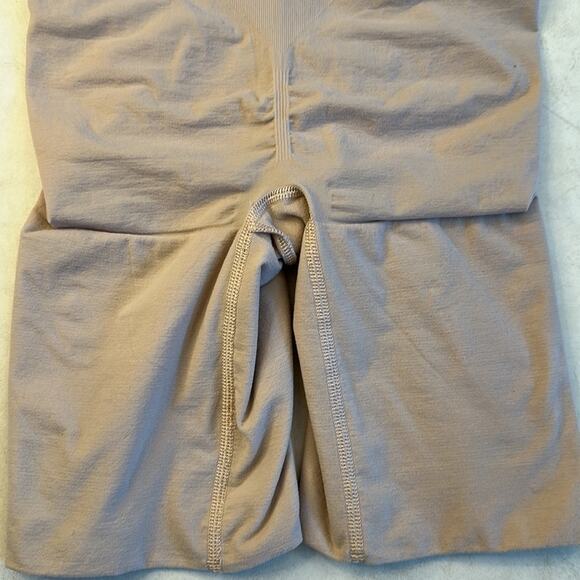 Spanx 2745 Seamless Power Sculpting High-Waisted Mid-Thigh Shorts Soft Nude XL - Picture 7 of 13